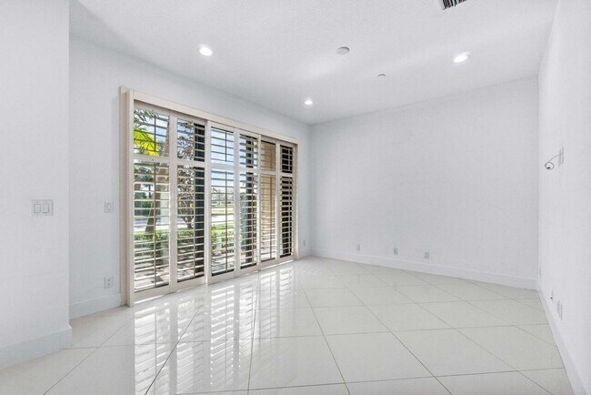 Building Photo - 7115 Edison Pl