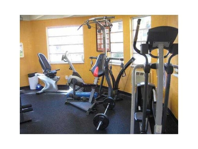 Building Photo - 770 SE 2nd Ave