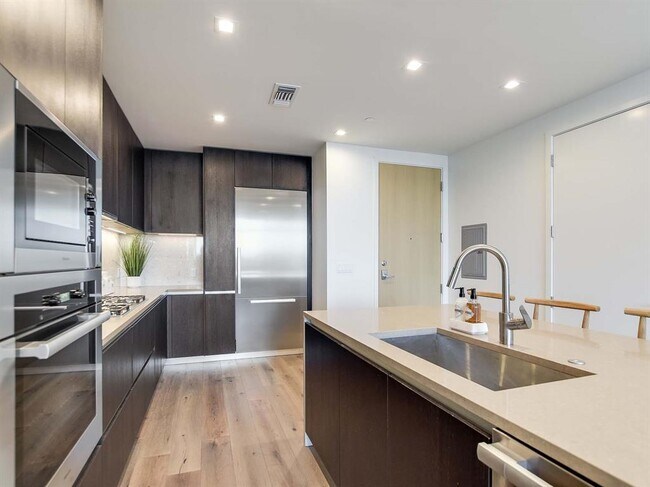 Building Photo - 501 West Ave