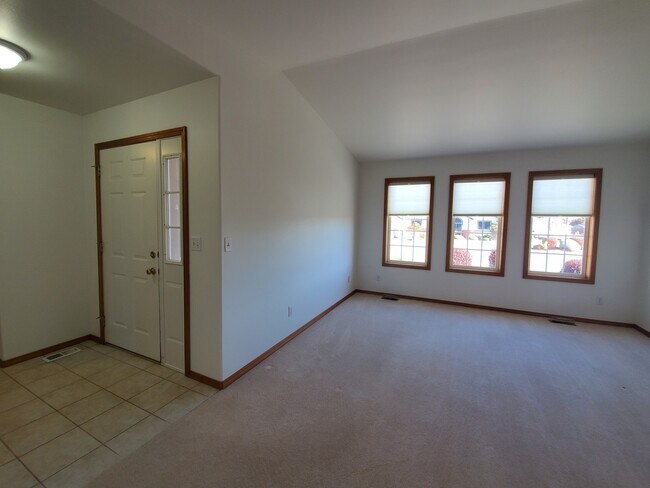 Building Photo - 810 S Dawes St