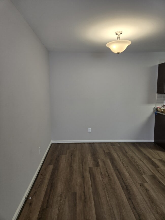 Building Photo - 3703 Southborough Rd