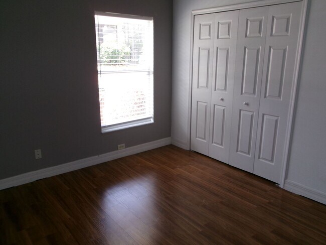 Building Photo - 12415 Lake Valley Dr