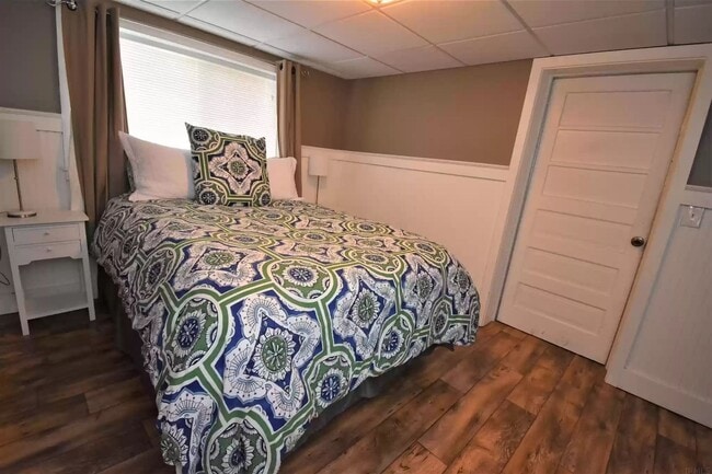 Building Photo - "Hoosier Daddy"- This fully furnished, tur...
