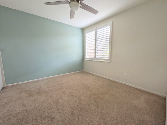 Building Photo - 639 S Dewberry Ln