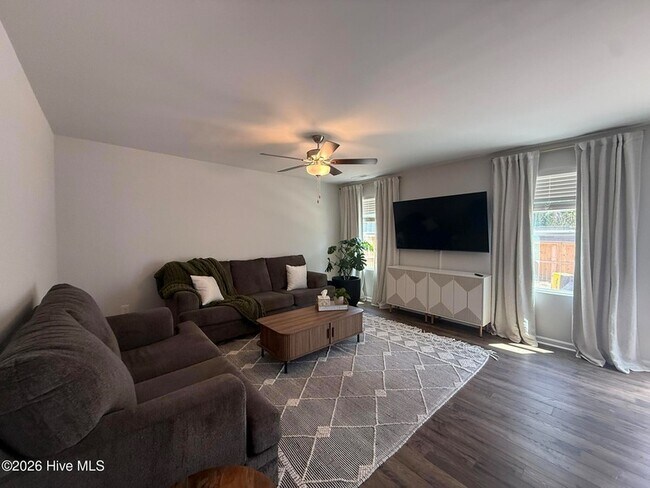 Building Photo - 765 Conductor Ct