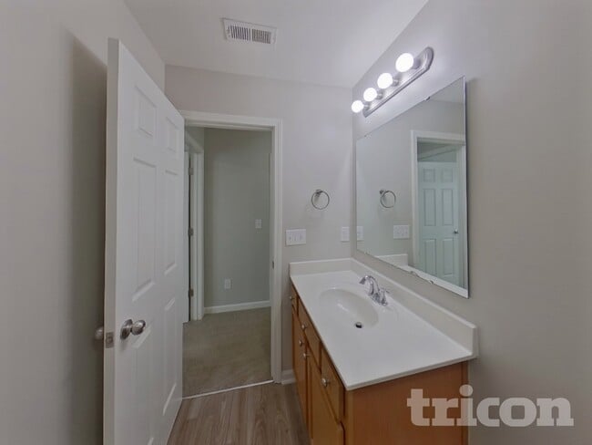 Building Photo - 2491 Marthas Ridge Dr