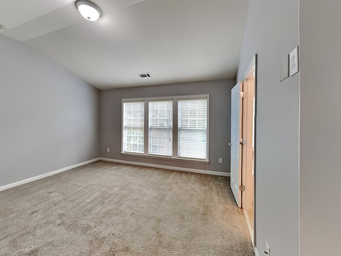 Building Photo - 755 Earlham Dr