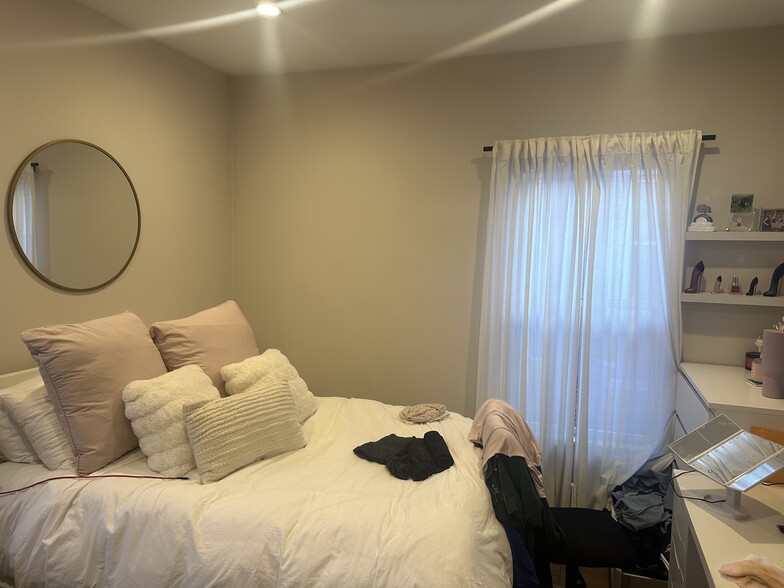 Building Photo - 48 Tuttle St