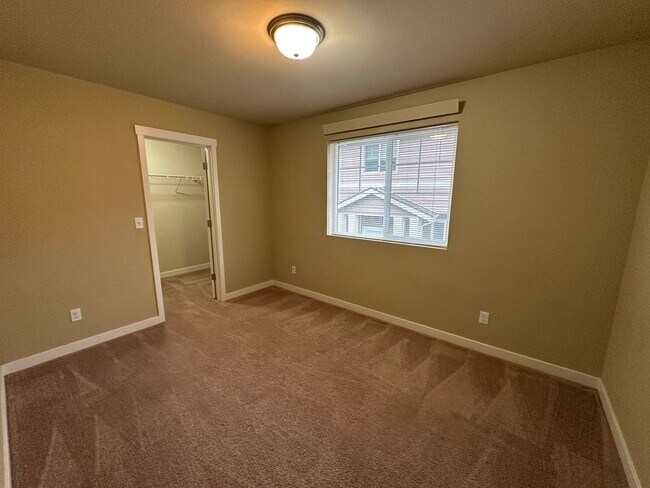 Building Photo - 1613 Burnside Pl