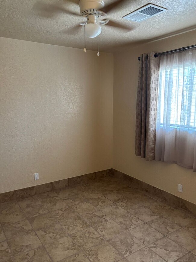 Building Photo - NEWLY REMODELED 1 BED 1 BATH