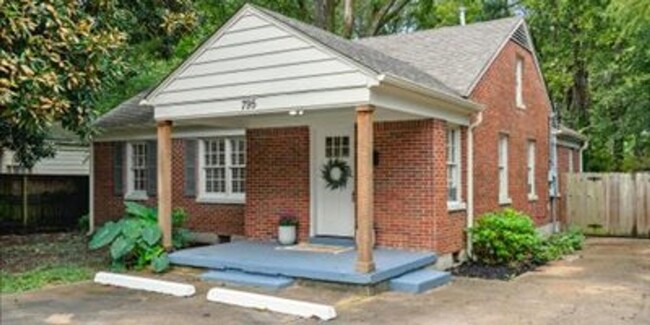 Building Photo - 4 Bedroom, 2 Bathroom Near Park & Goodlett