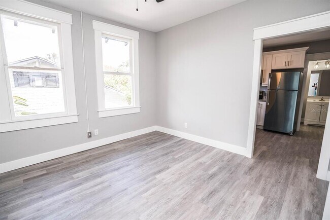 Building Photo - 2817 N Taliaferro Ave