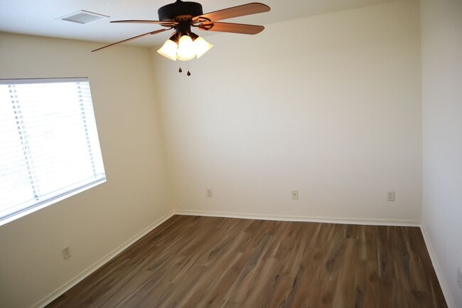 Building Photo - Cool Price, Hot Item!