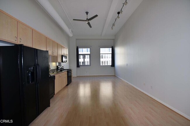 Building Photo - 175 S Lake Ave