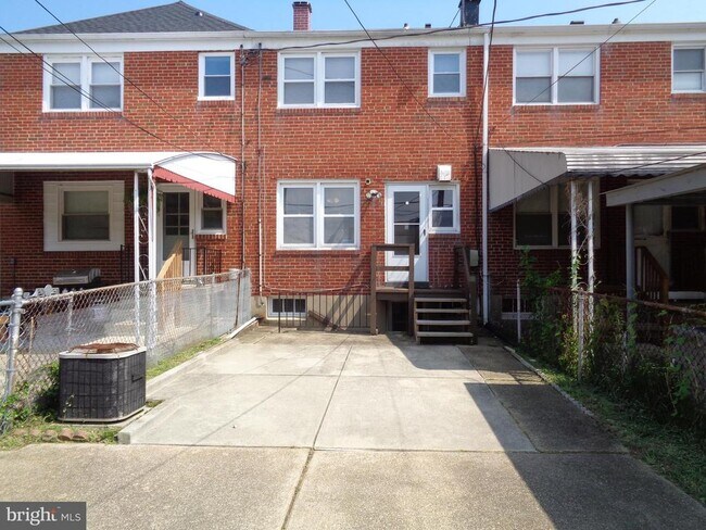 Building Photo - 2245 Graythorn Rd