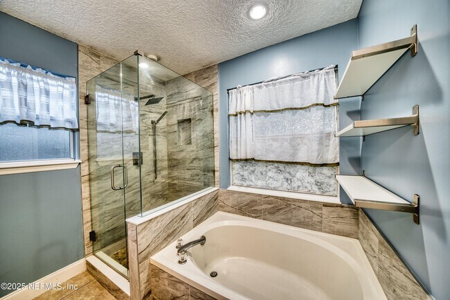 Building Photo - 185 Hawthorn Hedge Ln