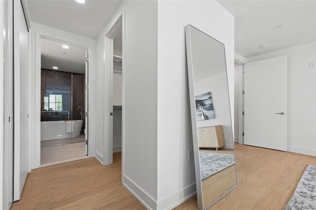 Building Photo - 33 Calvert St