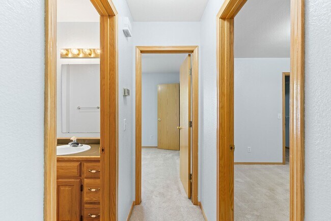 Building Photo - 3 Bedroom, 2 Bathroom Home in Republic Sch...