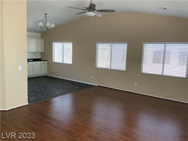 Building Photo - CHARMING SPLIT LEVEL HOME. FEATURING OPEN FAMILY ROOM