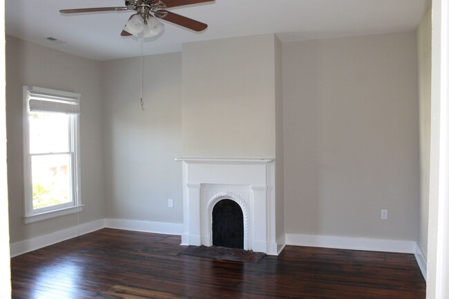 Building Photo - Gorgeous 3 Bed 2.5 Bath Home in Church Hill!