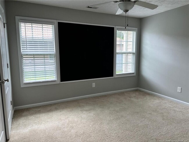 Building Photo - 654 Hogart St