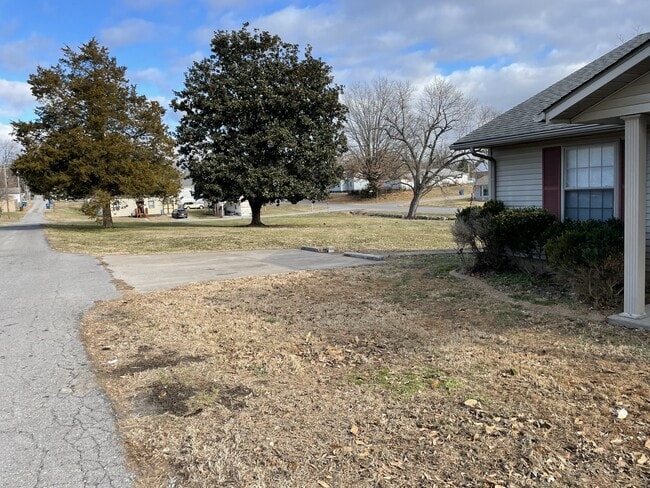 Building Photo - 205 Ruth Ave