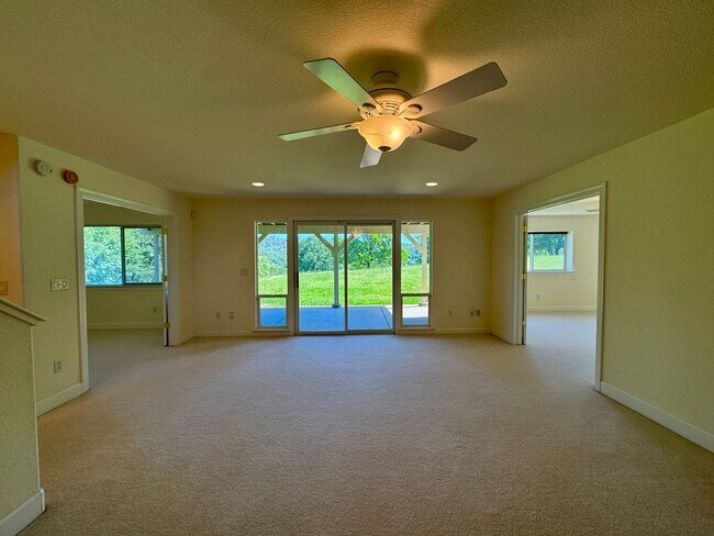 Building Photo - 6255 Peacock Way