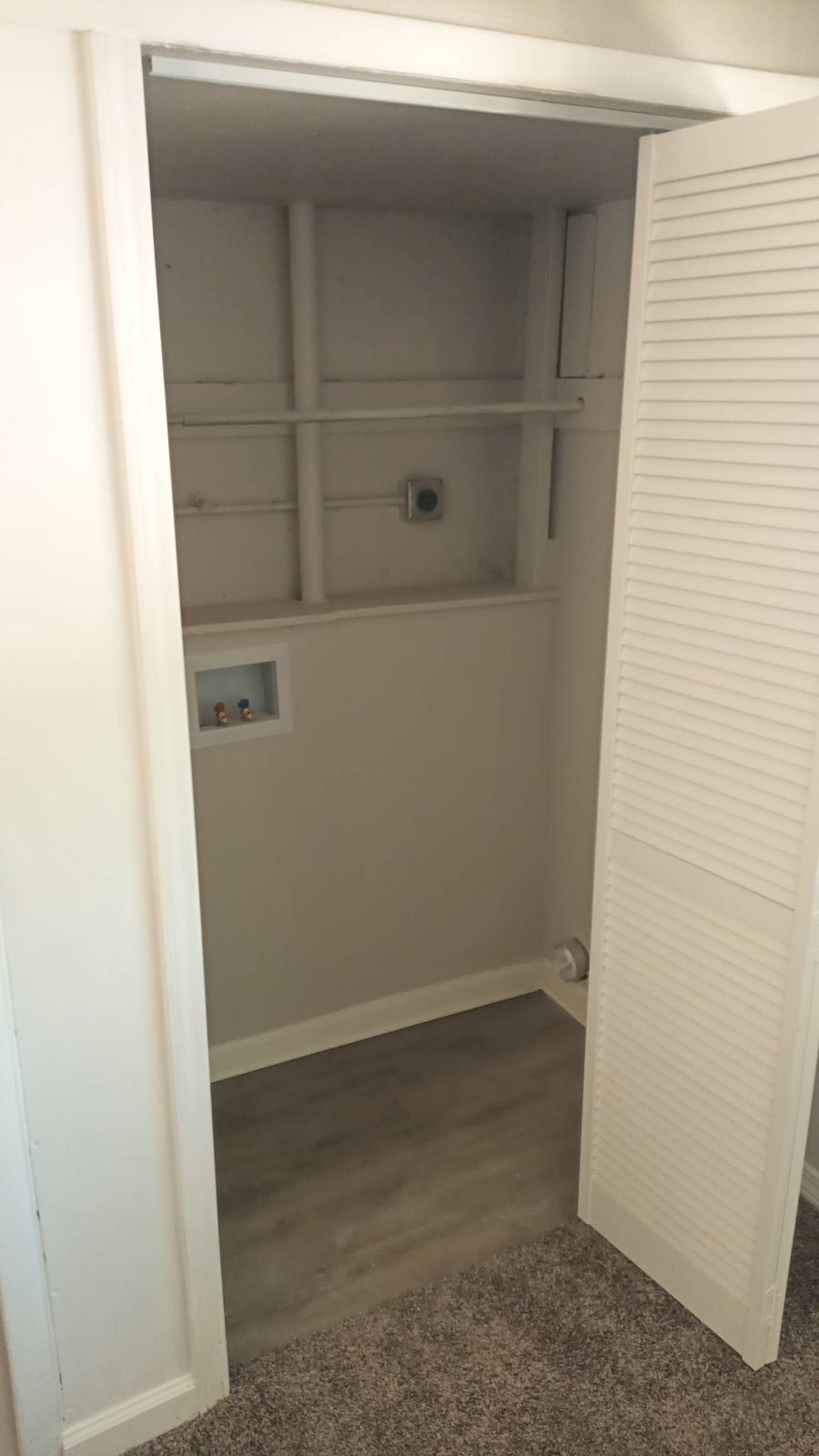 Building Photo - 2441 N Oswego Ave