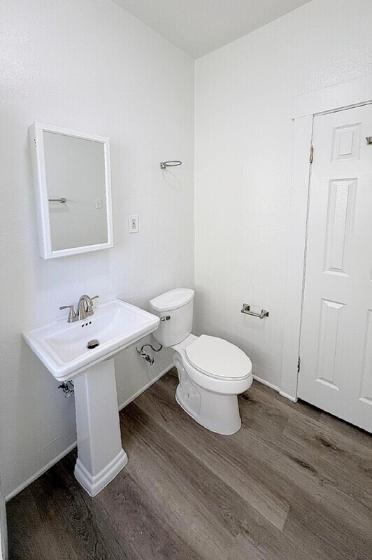 Building Photo - 433 1/2 W 4th St