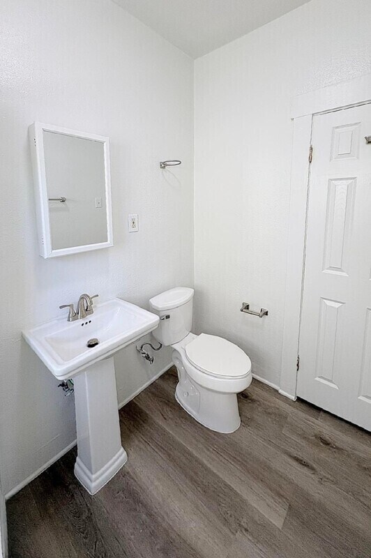 Building Photo - 433 W 4th St