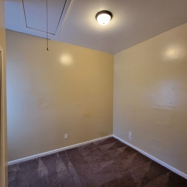 Building Photo - Bike to Dowtown/Fountain Sq.