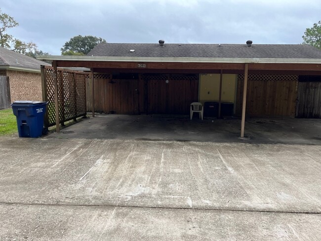 Building Photo - 6064 Bedford Dr