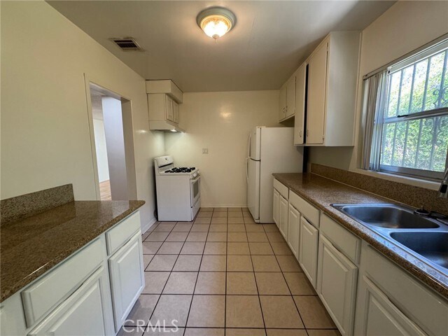 Building Photo - 1372 W 36th St