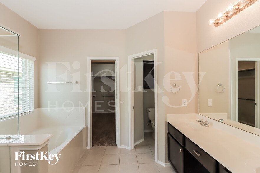 Building Photo - 439 Sky Ridge Dr