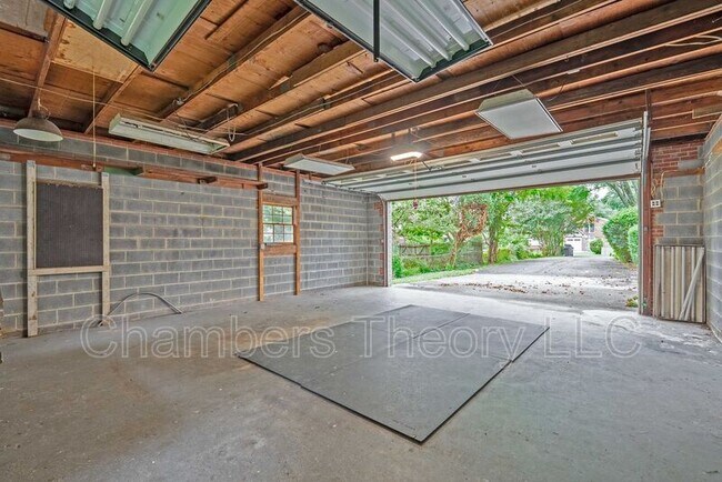 Building Photo - 3318 Holloman Rd