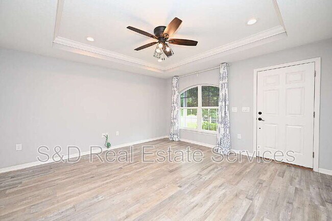 Building Photo - 5662 Tower Palms Ln