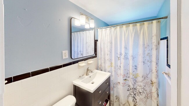 Building Photo - 227 N Dotger Ave