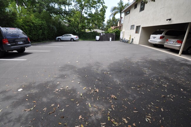 Building Photo - 121 W Arrellaga St