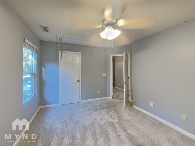 Building Photo - 909 Summer Storm Dr