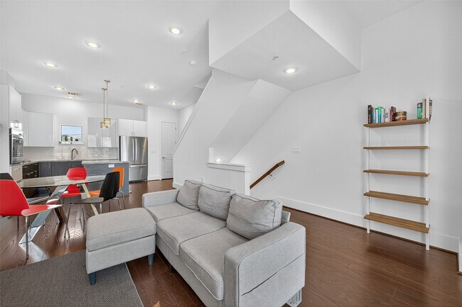 Building Photo - 2401 Crawford St