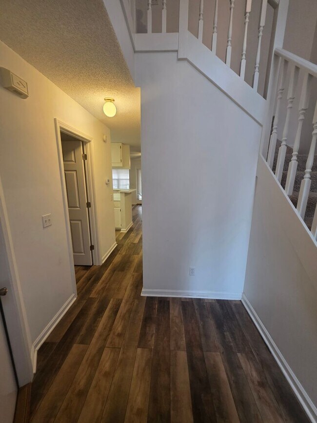 Building Photo - 203 Woodrun Dr