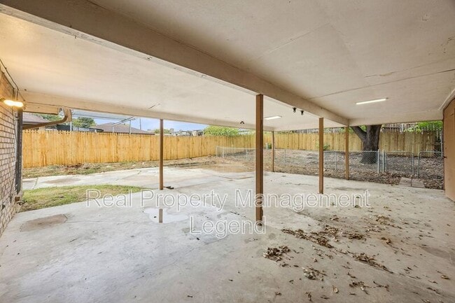 Building Photo - 8238 El Retiro Rd