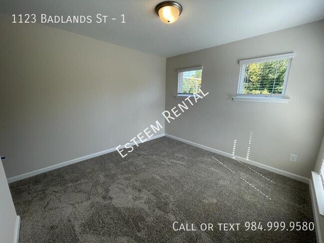 Building Photo - 1123 Badlands St