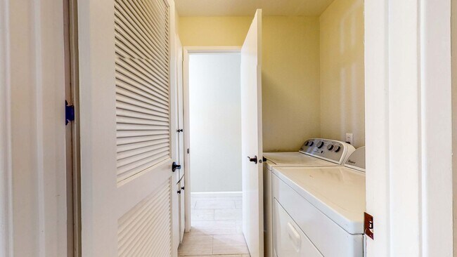 Building Photo - PURE Property Management Presents: Beautiful 3 Bedroom/2 Bath in Santa Rosa!