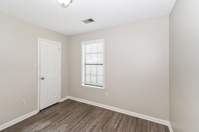 Building Photo - 6901 River Birch Rd