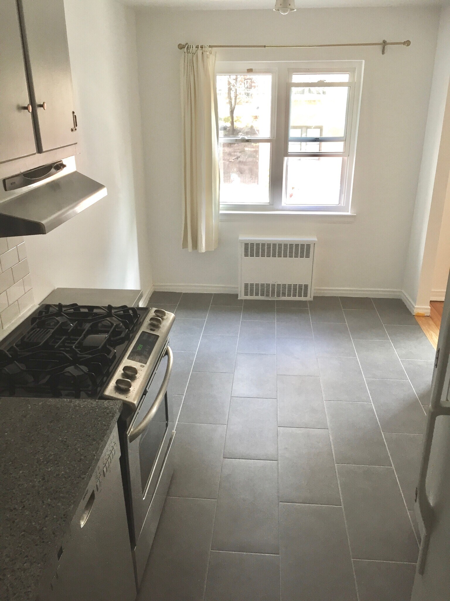Kitchen dining area - 4736 40th St
