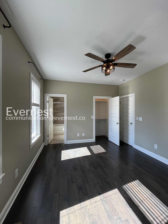 Building Photo - Spacious 3-Bed/3.5 Bath Townhome/ Available Now!