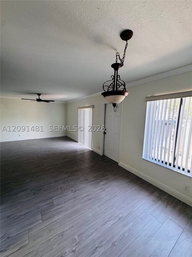 Building Photo - 2425 SW 22nd Ave