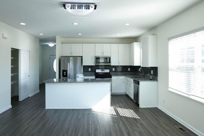 Building Photo - 11921 Warbler Wy