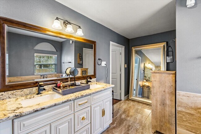 Building Photo - 3715 Avenue O 1/2